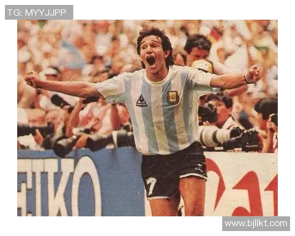 全球十大足球巨星签名图鉴赏 各大球星亲笔签名的珍贵收藏 全球十大足球巨星签名图鉴赏 各大球星亲笔签名的珍贵收藏