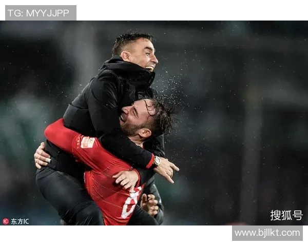 足球场上的黑色风采:盘点黑人球星的精彩瞬间与卓越贡献 足球场上的黑色风采:盘点黑人球星的精彩瞬间与卓越贡献