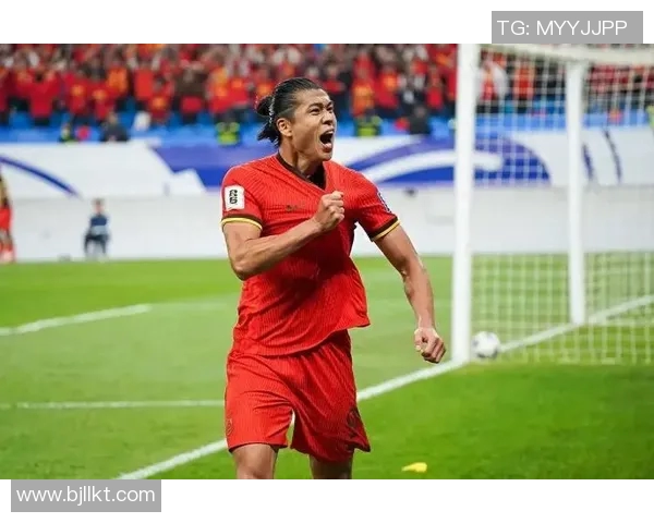 历史上最受欢迎的足球明星及其成就影响力的全景分析 历史上最受欢迎的足球明星及其成就影响力的全景分析